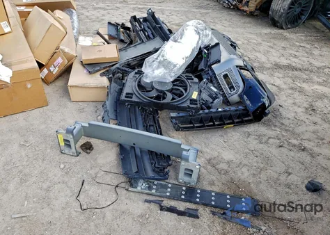 2021 Land Rover Defender 110 X-Dynamic Se z USA, uszkodzony, nr VIN SALE2ERUXM2035408